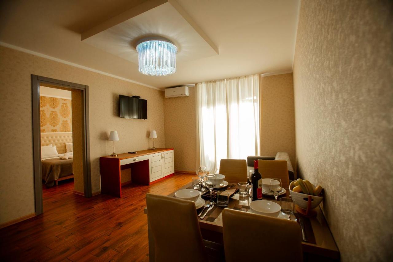 Holiday Lux Tower บาทูมิ ภายนอก รูปภาพ