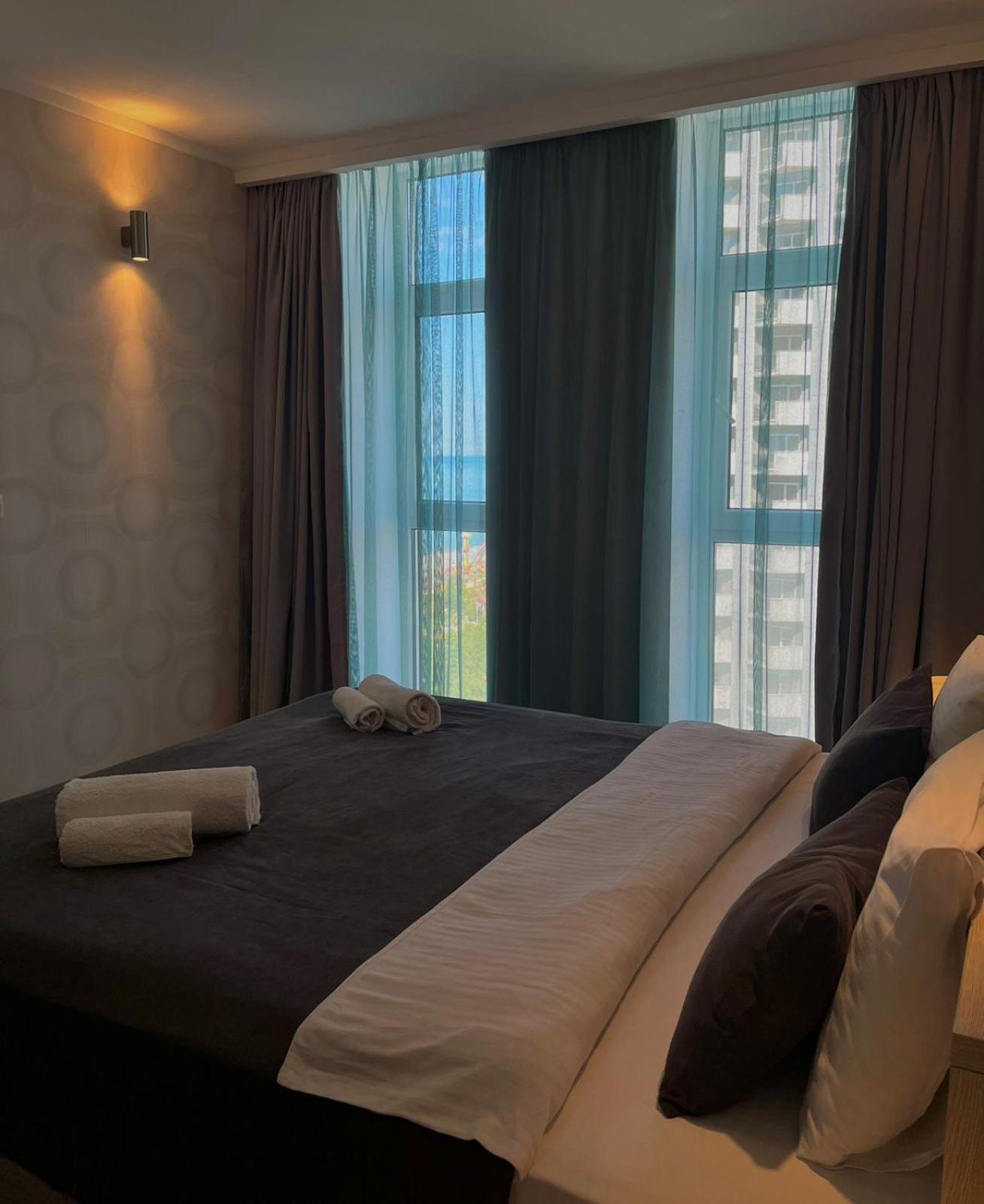 Holiday Lux Tower บาทูมิ ภายนอก รูปภาพ
