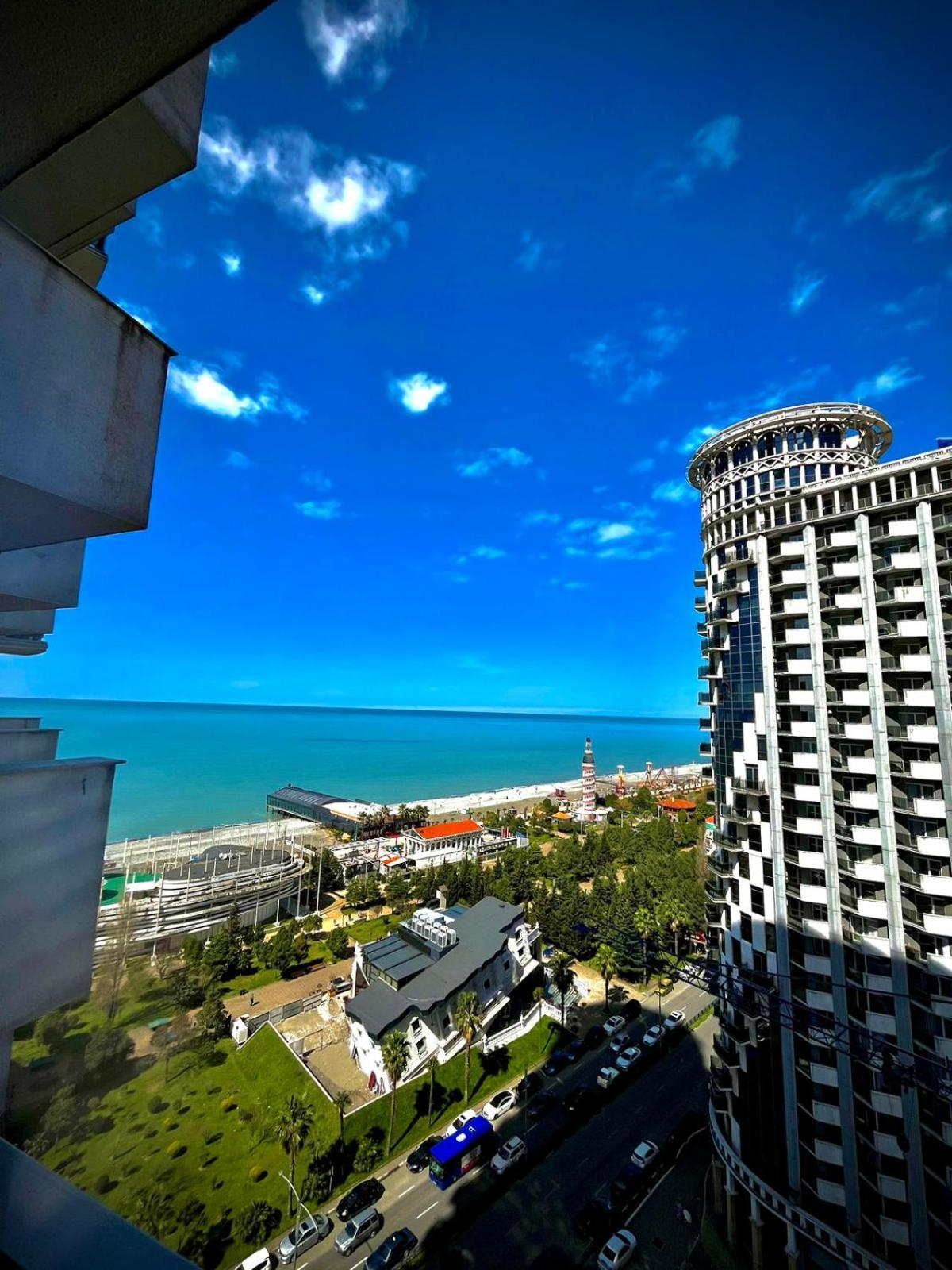 Holiday Lux Tower บาทูมิ ภายนอก รูปภาพ