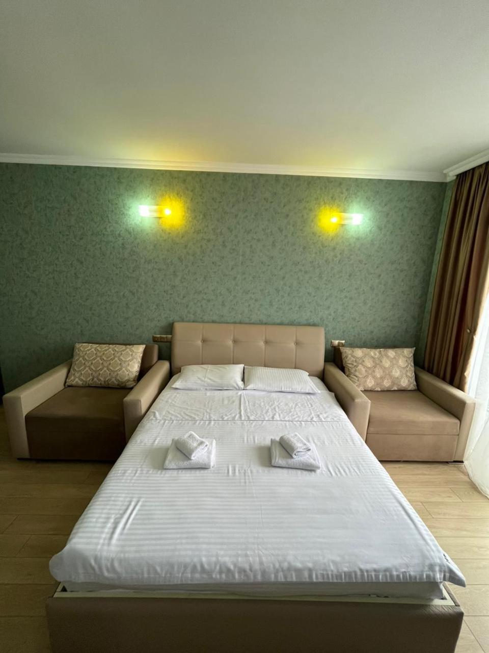 Holiday Lux Tower บาทูมิ ภายนอก รูปภาพ