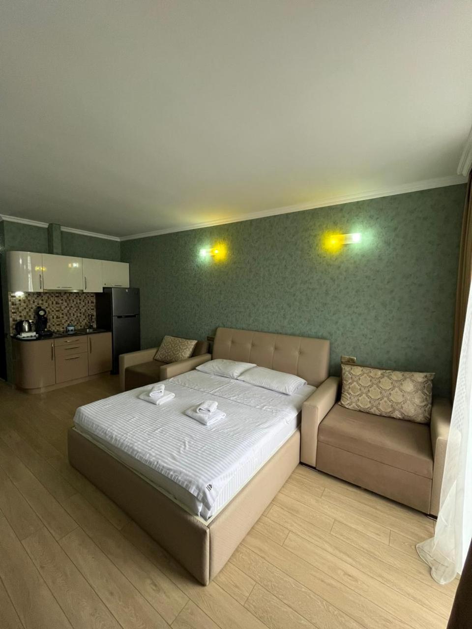 Holiday Lux Tower บาทูมิ ภายนอก รูปภาพ