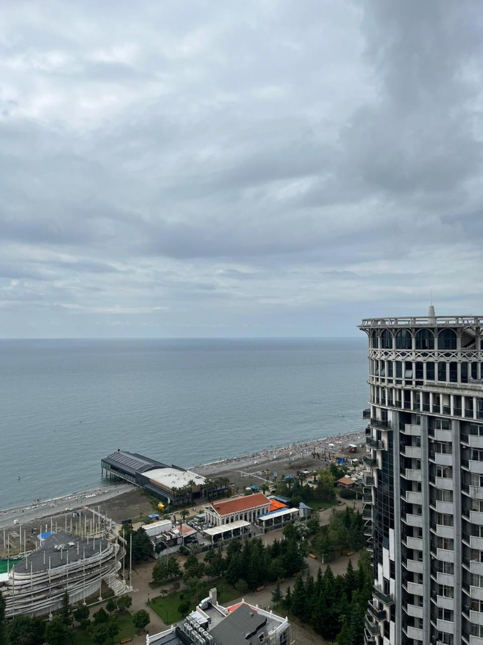 Holiday Lux Tower บาทูมิ ภายนอก รูปภาพ