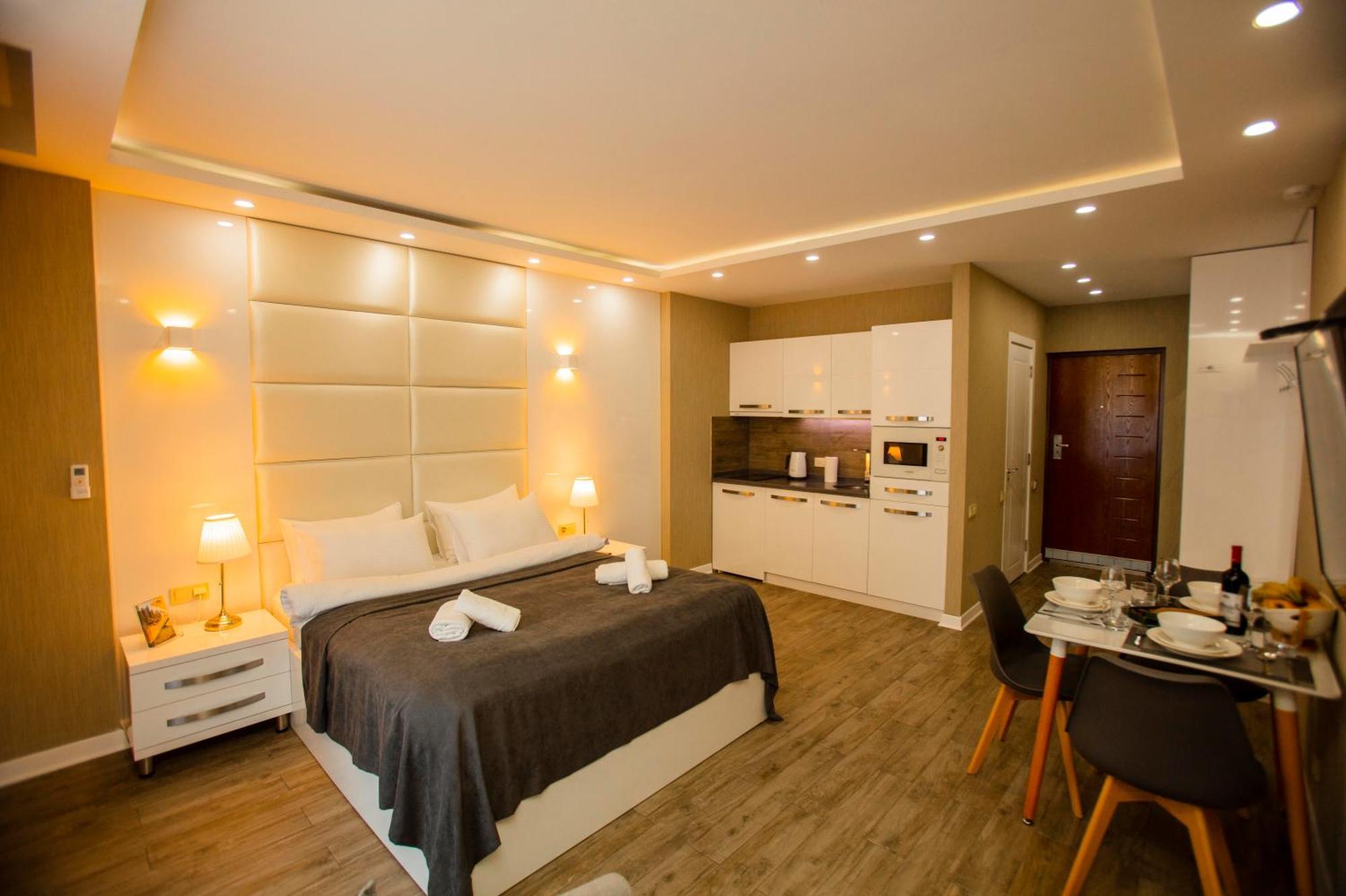 Holiday Lux Tower บาทูมิ ภายนอก รูปภาพ