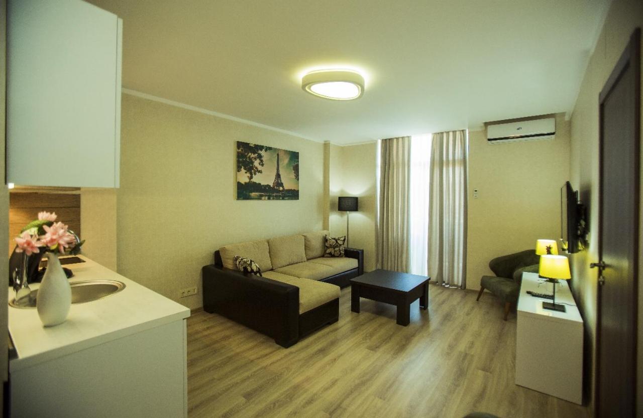 Holiday Lux Tower บาทูมิ ภายนอก รูปภาพ