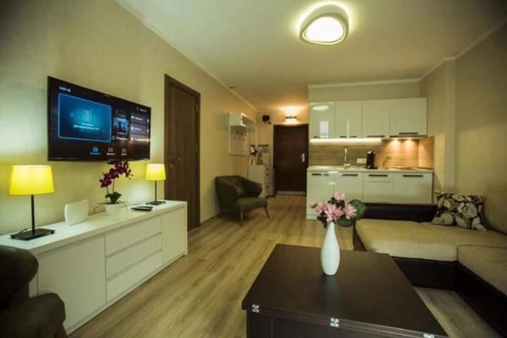 Holiday Lux Tower บาทูมิ ภายนอก รูปภาพ