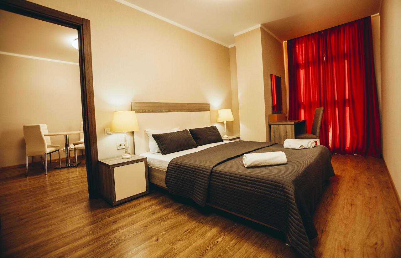 Holiday Lux Tower บาทูมิ ภายนอก รูปภาพ